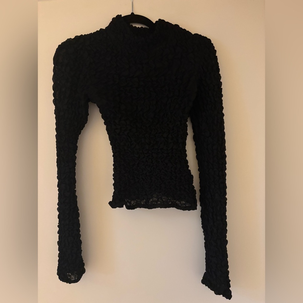 Finder’s Keepers Black Popcorn Top